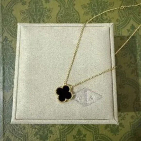 Van cleef & Arpels Vintage Alhambra Necklace